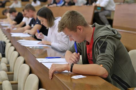 Študentka učiaca sa na prijímacie skúšky