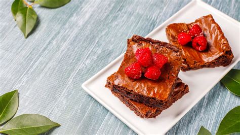 Brownie z červenej fazule s malinami