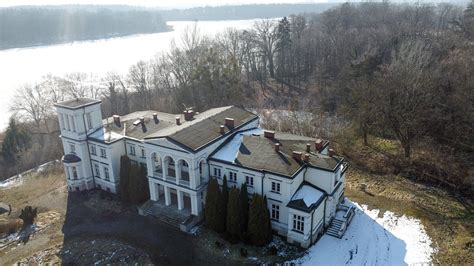 Zámok Gripsholm vo Švédsku pri jazere