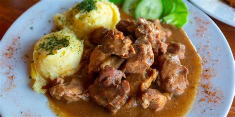 Bravčové stehno vcelku