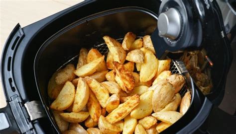 Tanier dokonale chrumkavých domácich hranoliek z teplovzdušnej fritézy