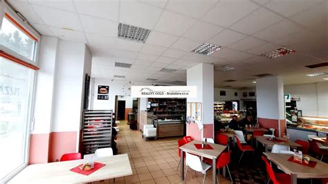 Pohľad na reštauráciu a pizzeriu Amigo vo Výčapoch-Opatovciach