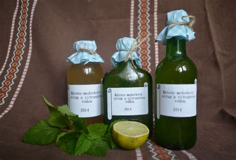 Hotový medovkový sirup s minerálkou
