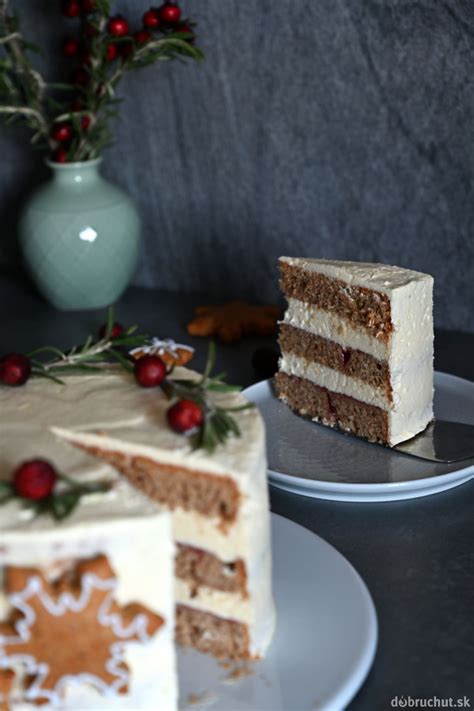 Medovníková torta na tanieri