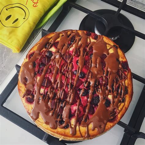 Fit cheesecake s ovsenými vločkami a ovocím