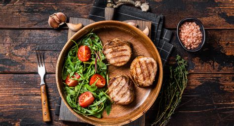 Bravčový steak z plemena Duroc na tanieri