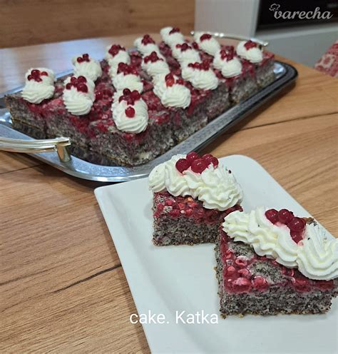 Makovec z acidka s ríbezľami