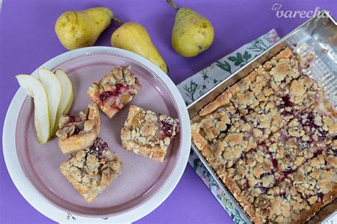 Vláčny kefírový koláč s hruškami