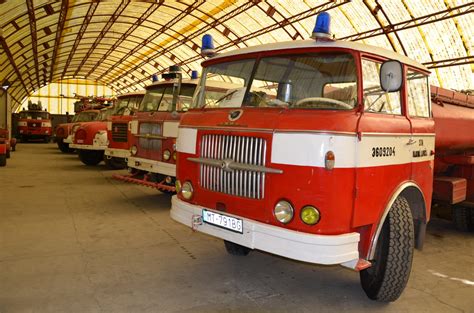 Fotografia expozície hasičských automobilov v Múzeu hasičstva v Priekope