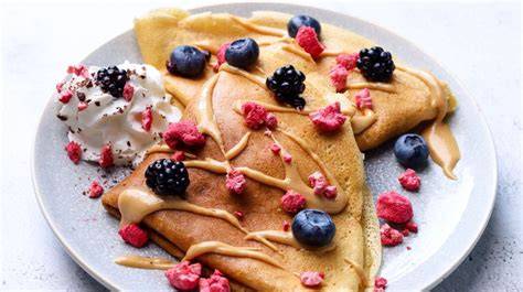 Veselé palacinky v tvare zvieratiek ozdobené ovocím