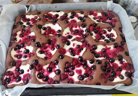 hrnčekový koláč s ovocím