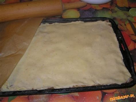 Zlatistý upečený koláč
