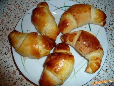 Ingrediencie pre rožky s droždím a kyslou smotanou