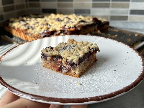 Šťavnatý slivkový koláč na plechu