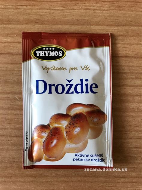 Kvások z droždia v miske
