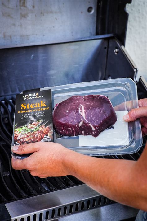 Odpočívajúci steak po grilovaní