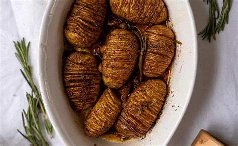 Zemiaky Hasselback posypané parmezánom