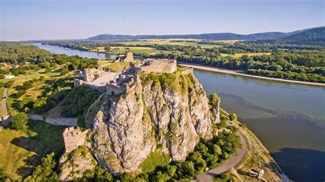 Hrad Devín a rieky Dunaj a Morava