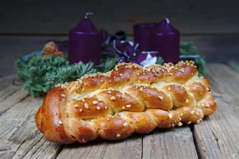 Základné ingrediencie na žemľovku: vianočka, broskyne, tvaroh, mlieko a vajcia