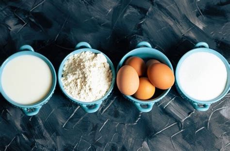 Základné ingrediencie na pečenie: múka, vajcia, maslo, cukor, droždie