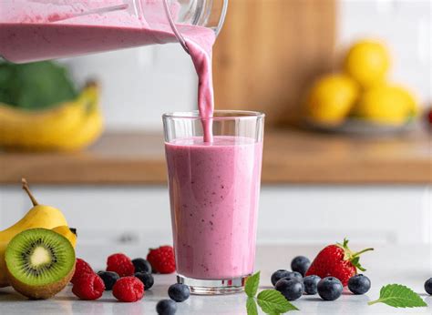 Rôzne raňajkové smoothie s ovseným mliekom