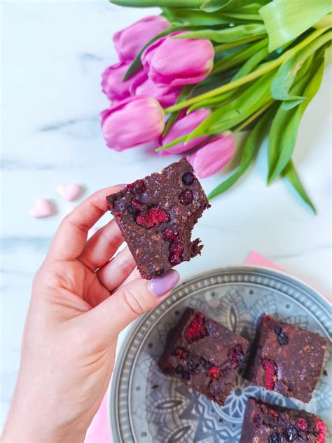 Brownies s ovocím a zmrzlinou