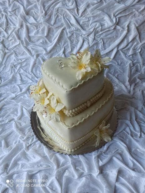 Obria poschodová svadobná torta