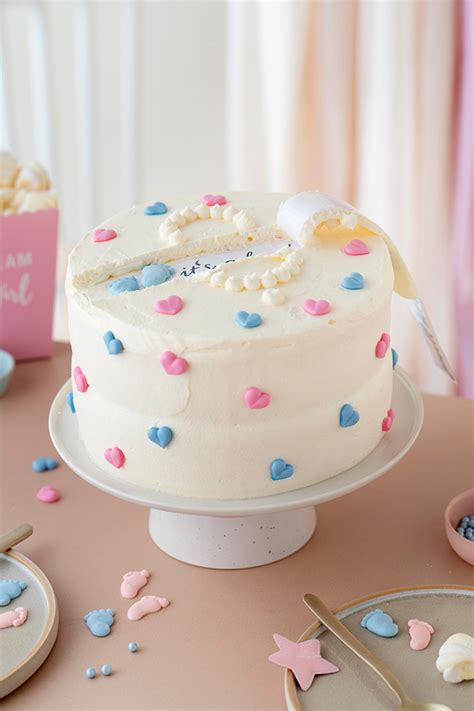 Torta na gender reveal party