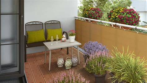 Balkón s kvetináčmi a paradajkami