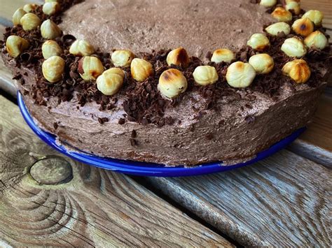 Oriešková torta s čokoládovým krémom