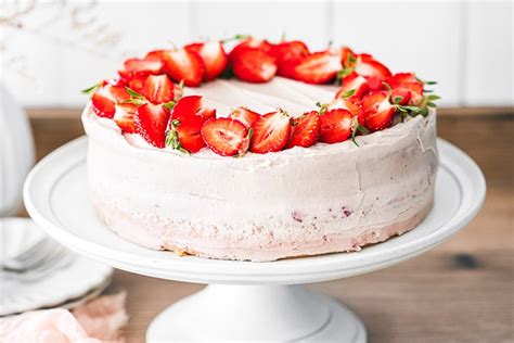 Piškótová torta s mascarpone a malinami