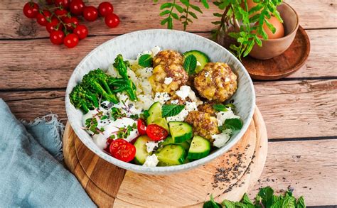 Farebná miska s rôznymi ingredienciami - Taco Bowl