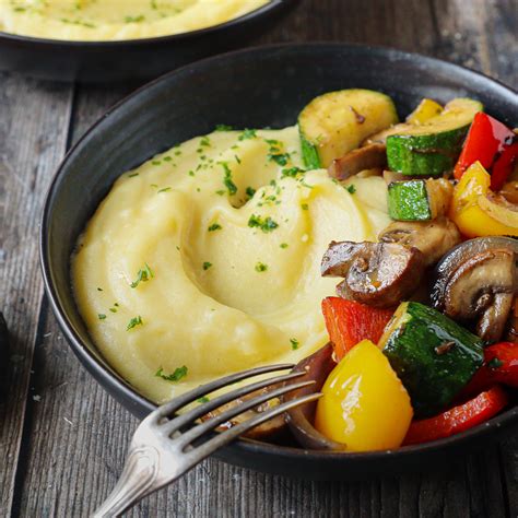 Zapečená polenta s hovädzím mäsom a zeleninou