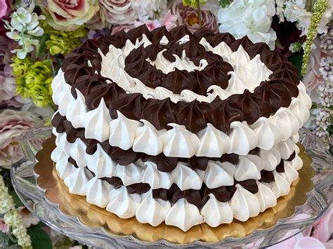 Penová torta na podnose