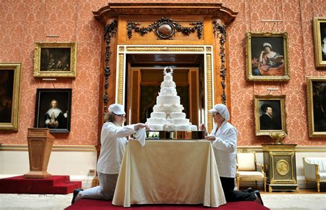 Osemposchodová svadobná torta princa Williama a Kate Middleton