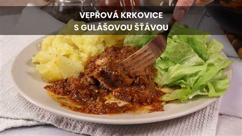 Tanier s hotovou, sýtou gulášovou polievkou