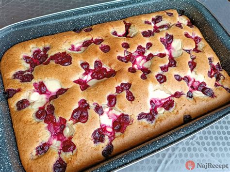 Bublanina s čerešňami vo forme