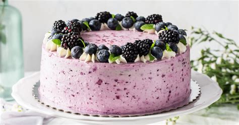Dizajnová torta s polevou z bielej čokolády