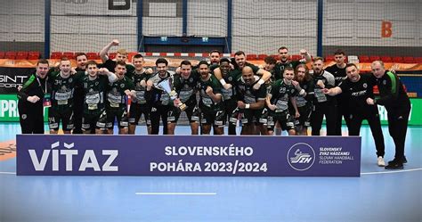 Ilustrácia tradičného slovenského zmrzlinového pohára