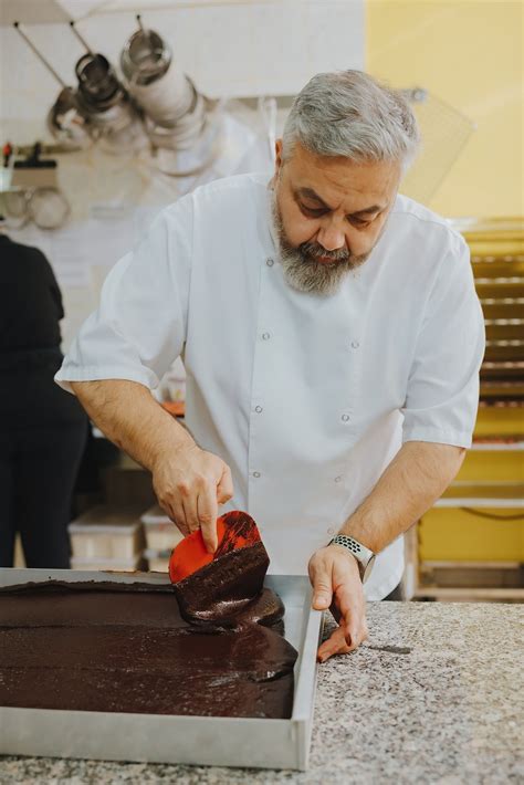 Výklad cukrárne s detskými tortami