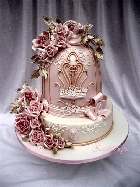 Torta vo vintage štýle s čipkovanými ružami
