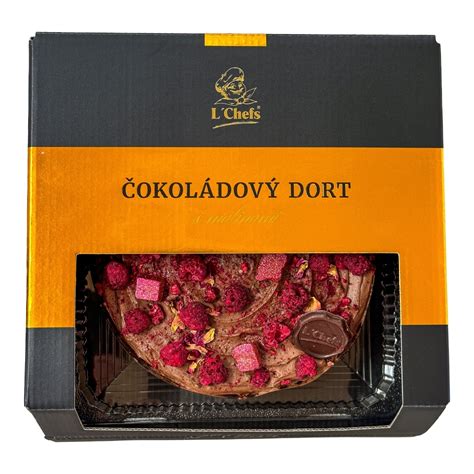 Detail čokoládovej torty s malinami