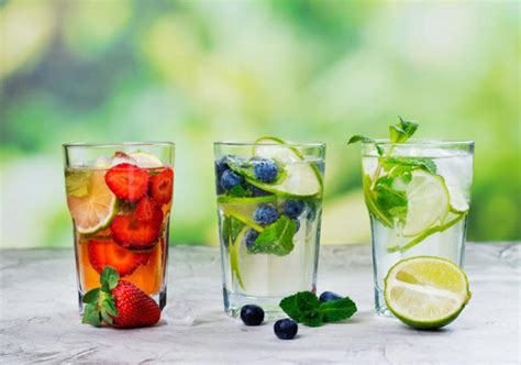 Pohár osviežujúcej ríbezľovej limonády