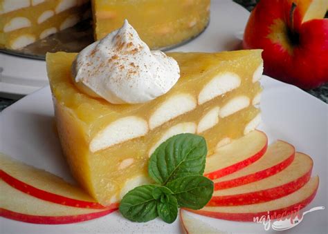 Tvarohová torta s jablkami a piškótami