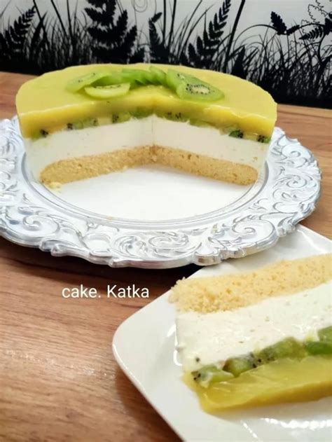 Detail nepečenej kiwi torty s lesklou želé vrstvou