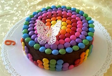 Narodeninová torta s lentilkami