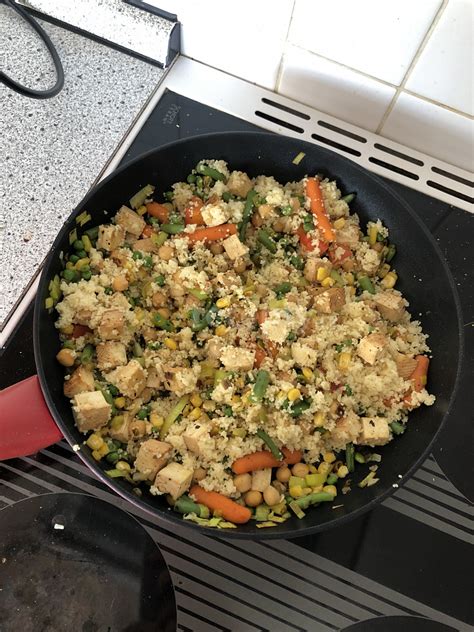 Kuskus s tofu a zeleninou