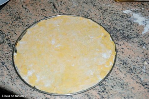Schematicky obrazok pripravy susienkoveho korpusu v tortovej forme