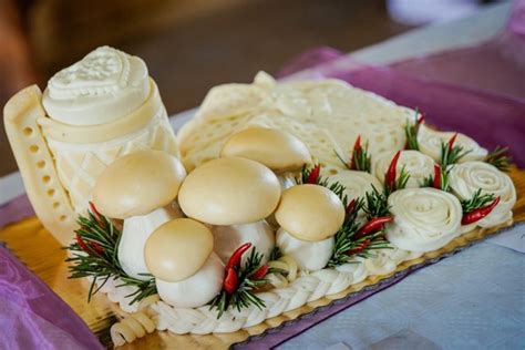Syrová torta v tvare pivného súdka