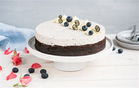 Dvojfarebná torta s mascarpone krémom a sušienkami